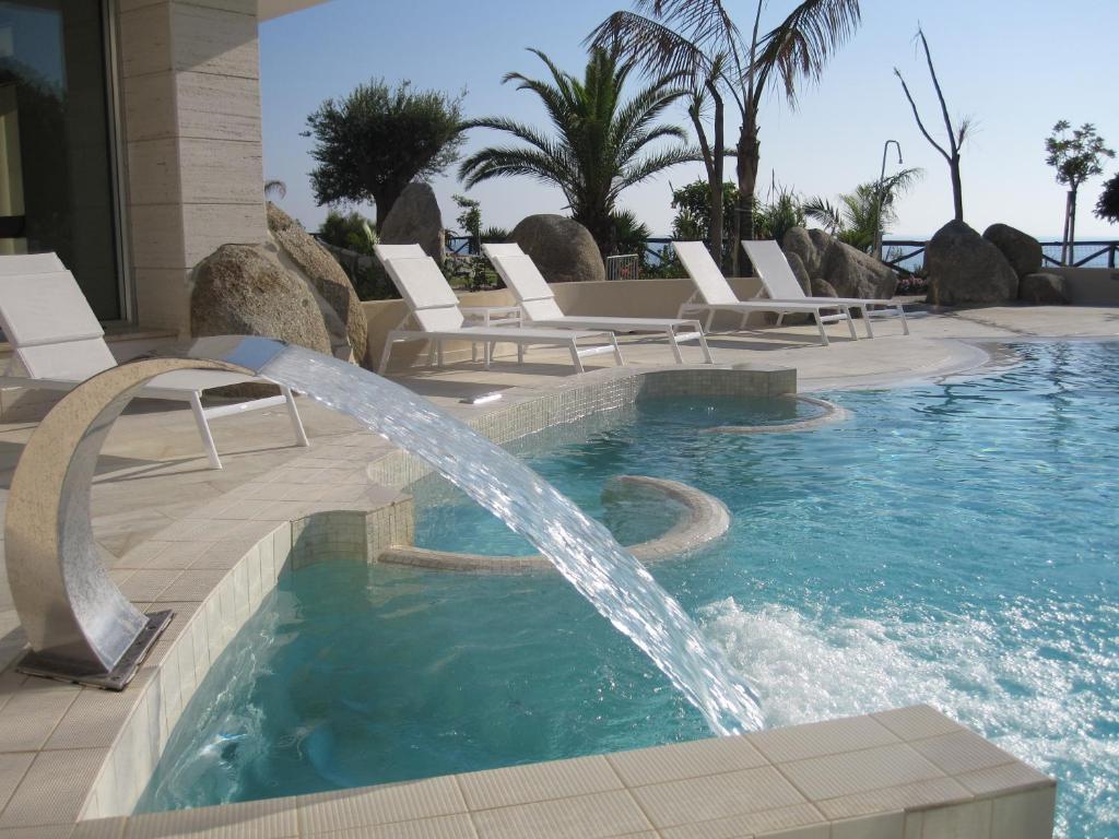 Hotel Villaggio Cala Di Volpe Capo Vaticano Exteriér fotografie