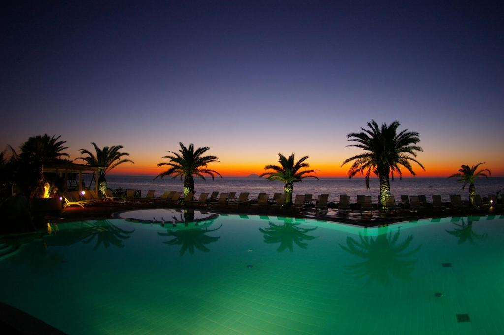Hotel Villaggio Cala Di Volpe Capo Vaticano Exteriér fotografie