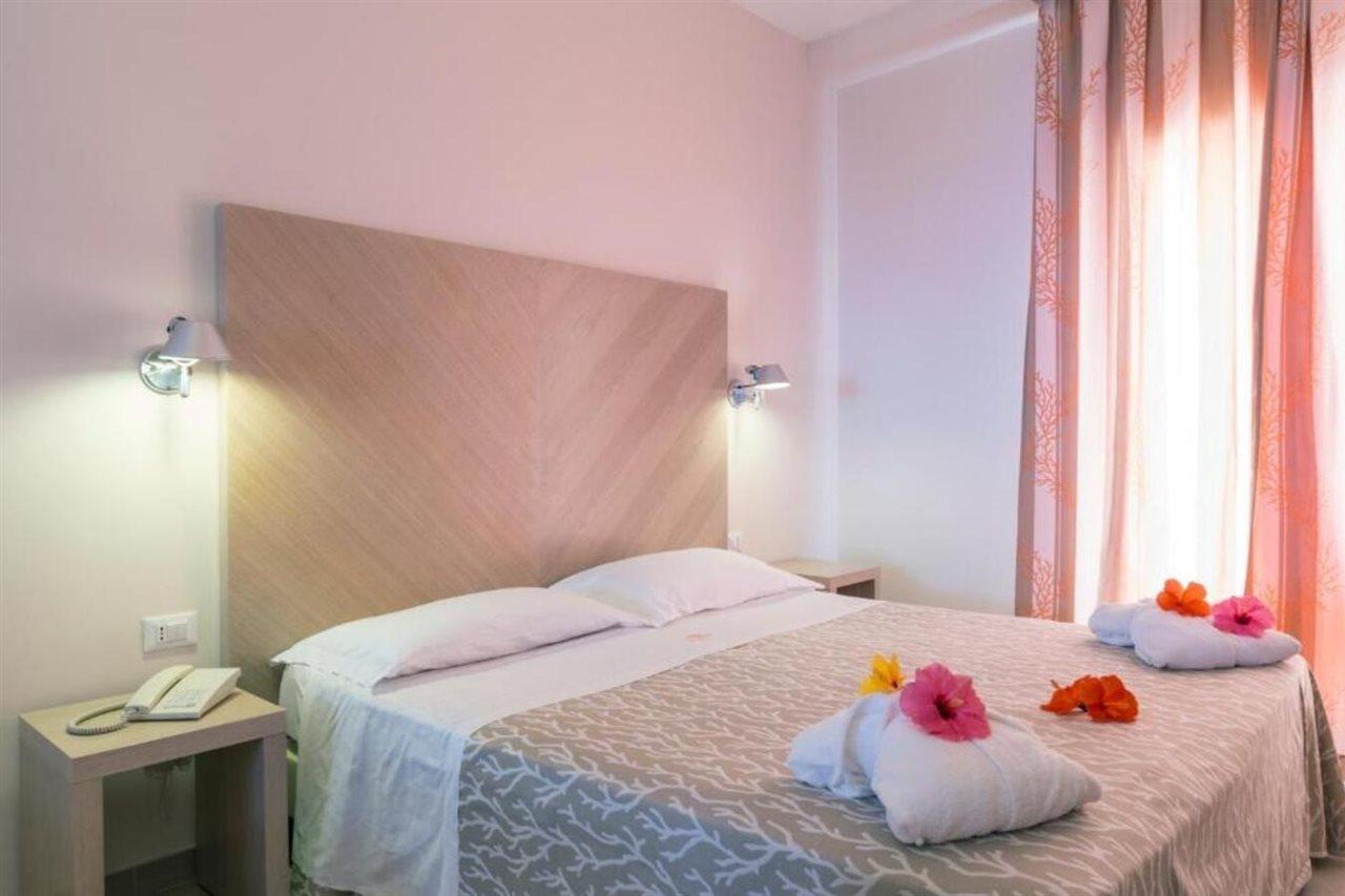 Hotel Villaggio Cala Di Volpe Capo Vaticano Exteriér fotografie