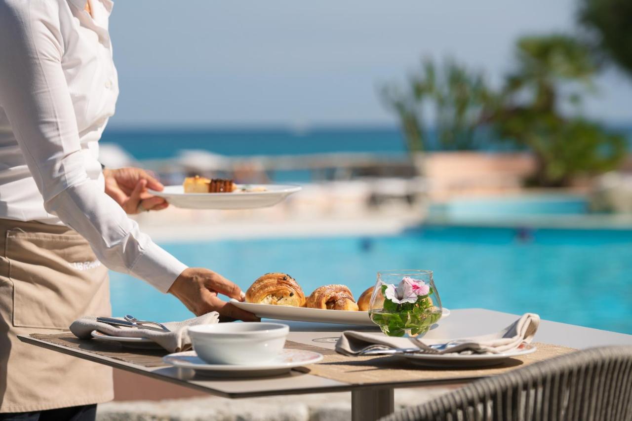 Hotel Villaggio Cala Di Volpe Capo Vaticano Exteriér fotografie