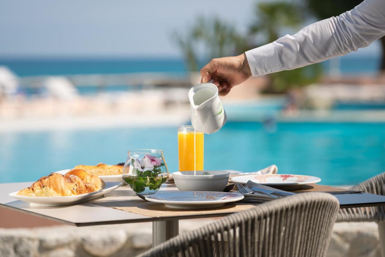 Hotel Villaggio Cala Di Volpe Capo Vaticano Exteriér fotografie
