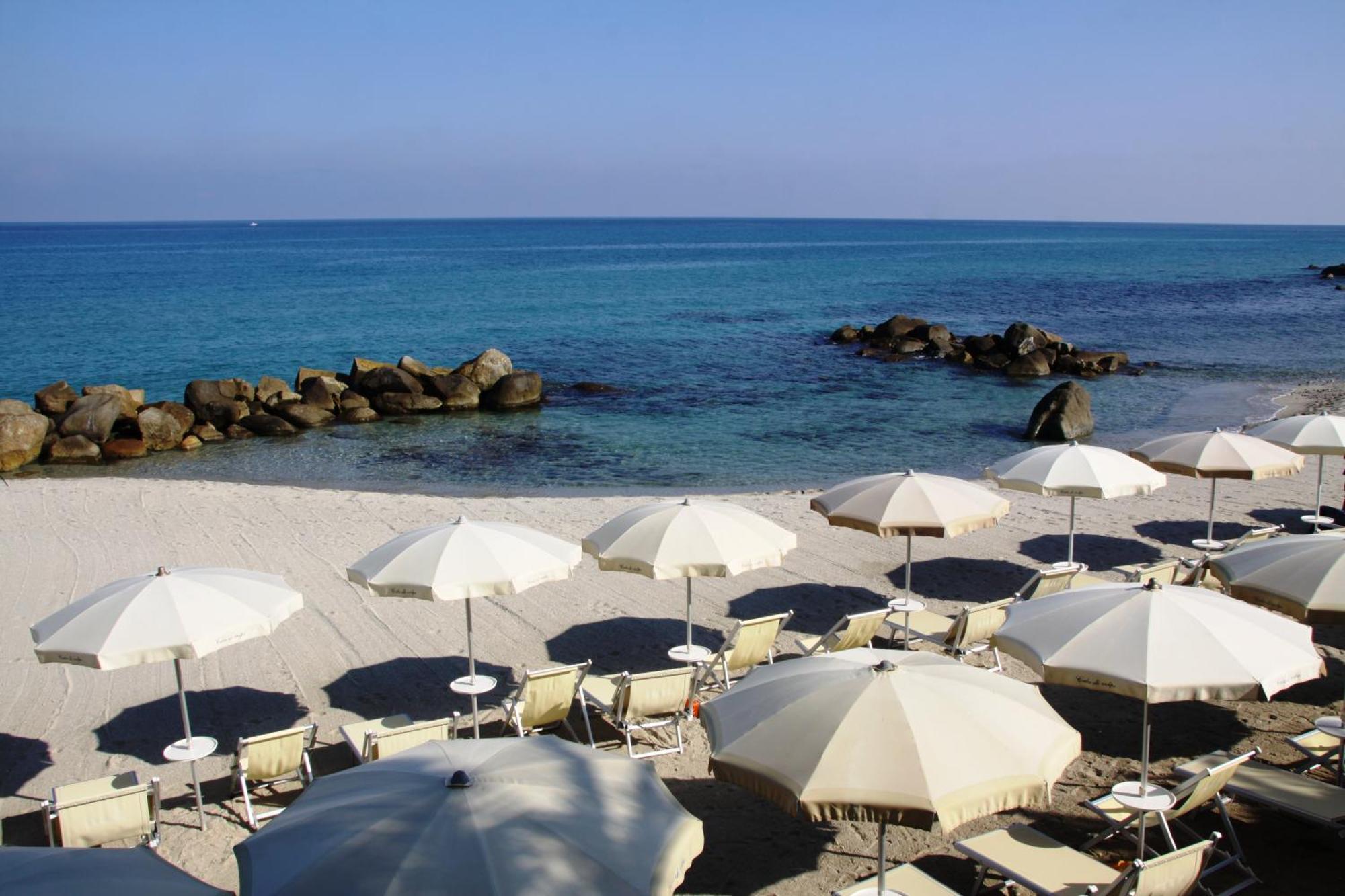 Hotel Villaggio Cala Di Volpe Capo Vaticano Exteriér fotografie