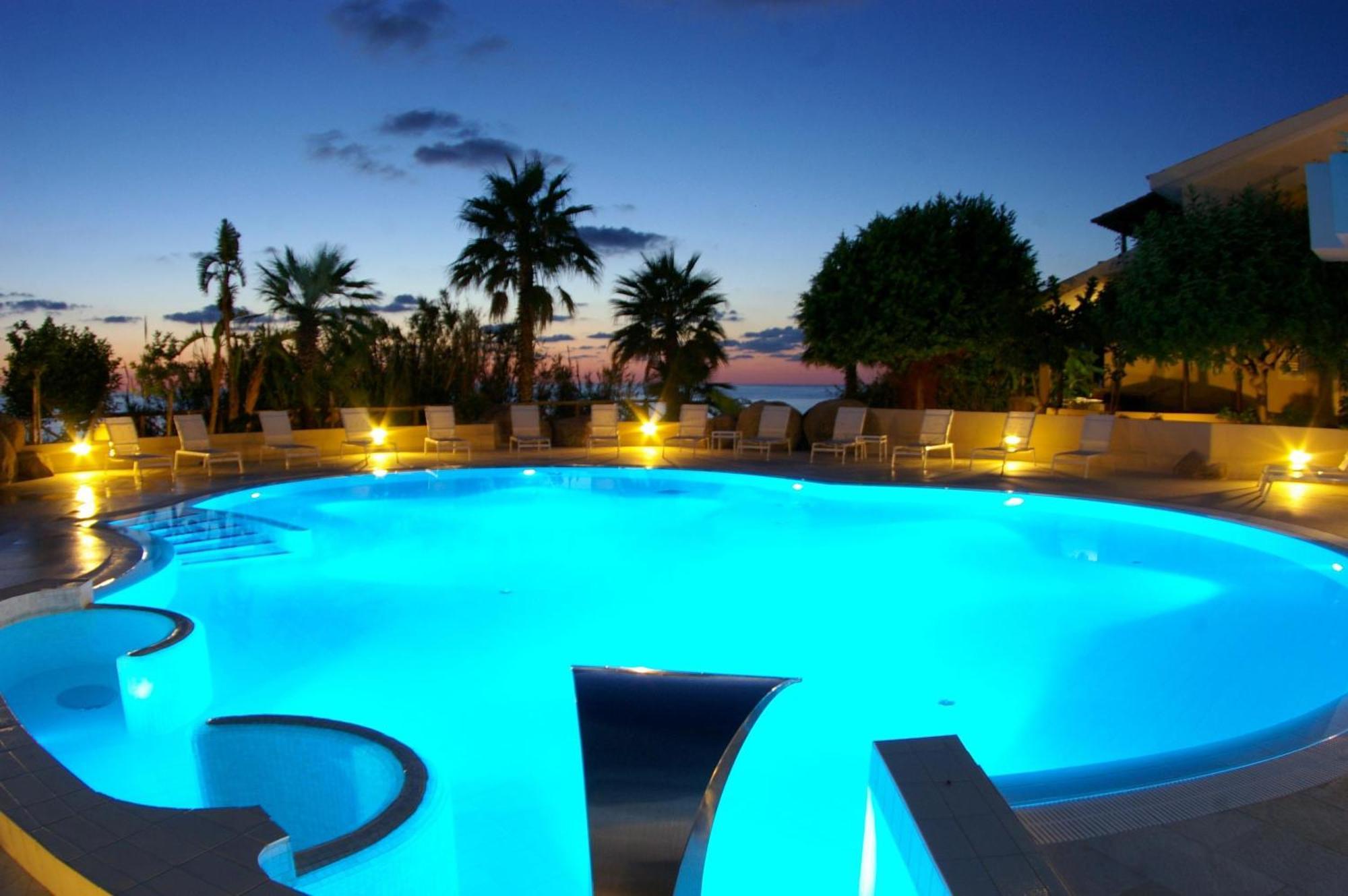 Hotel Villaggio Cala Di Volpe Capo Vaticano Exteriér fotografie