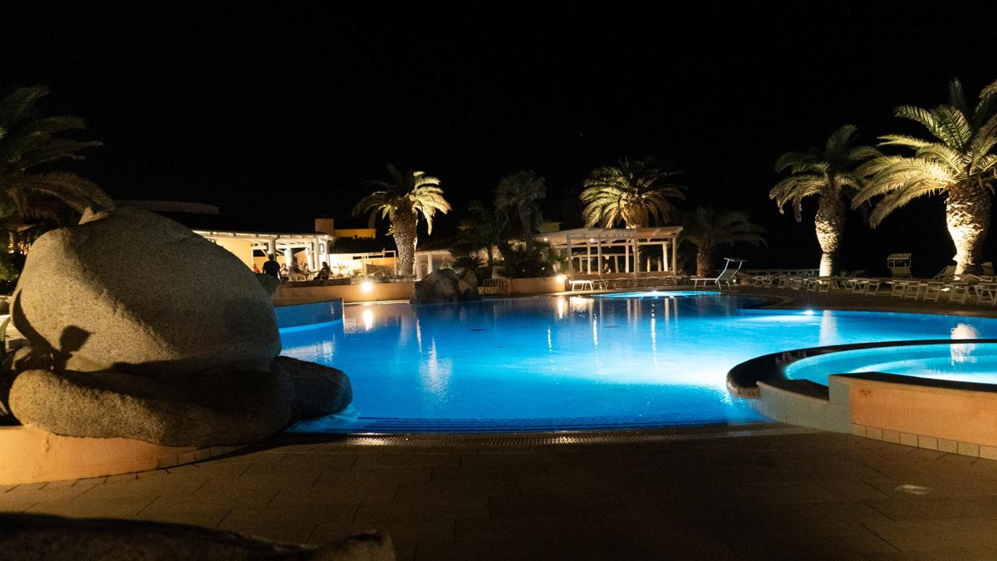 Hotel Villaggio Cala Di Volpe Capo Vaticano Exteriér fotografie