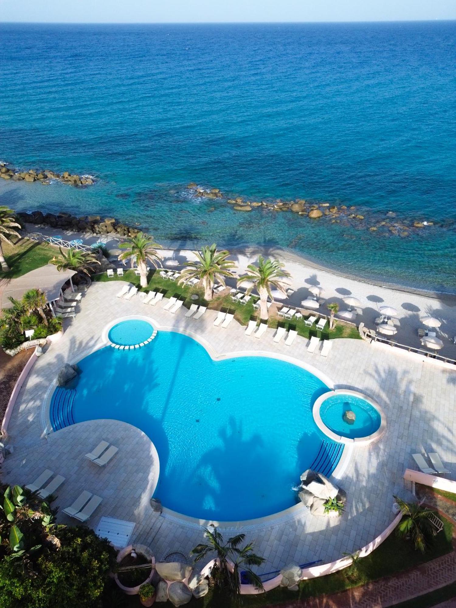 Hotel Villaggio Cala Di Volpe Capo Vaticano Exteriér fotografie