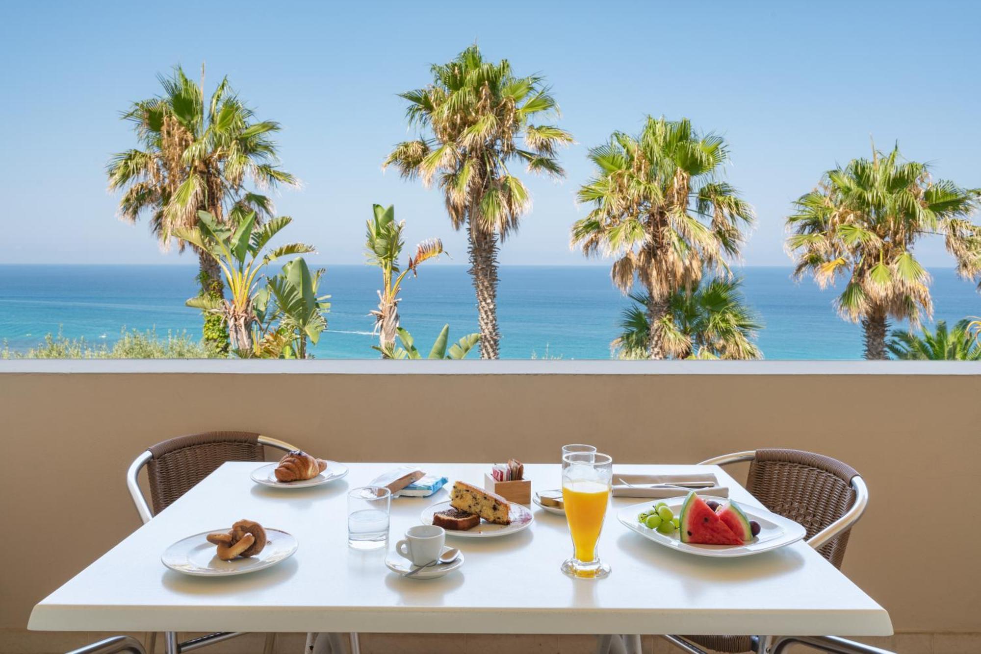 Hotel Villaggio Cala Di Volpe Capo Vaticano Exteriér fotografie