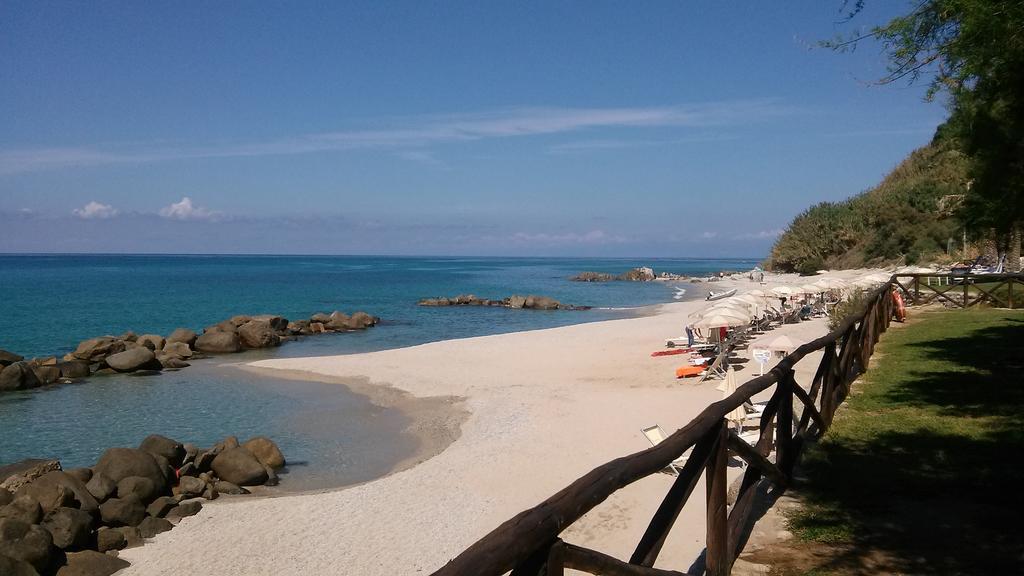 Hotel Villaggio Cala Di Volpe Capo Vaticano Exteriér fotografie