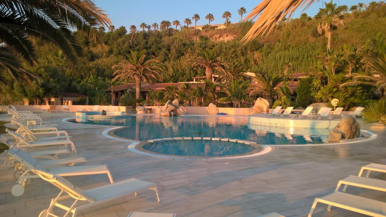 Hotel Villaggio Cala Di Volpe Capo Vaticano Exteriér fotografie