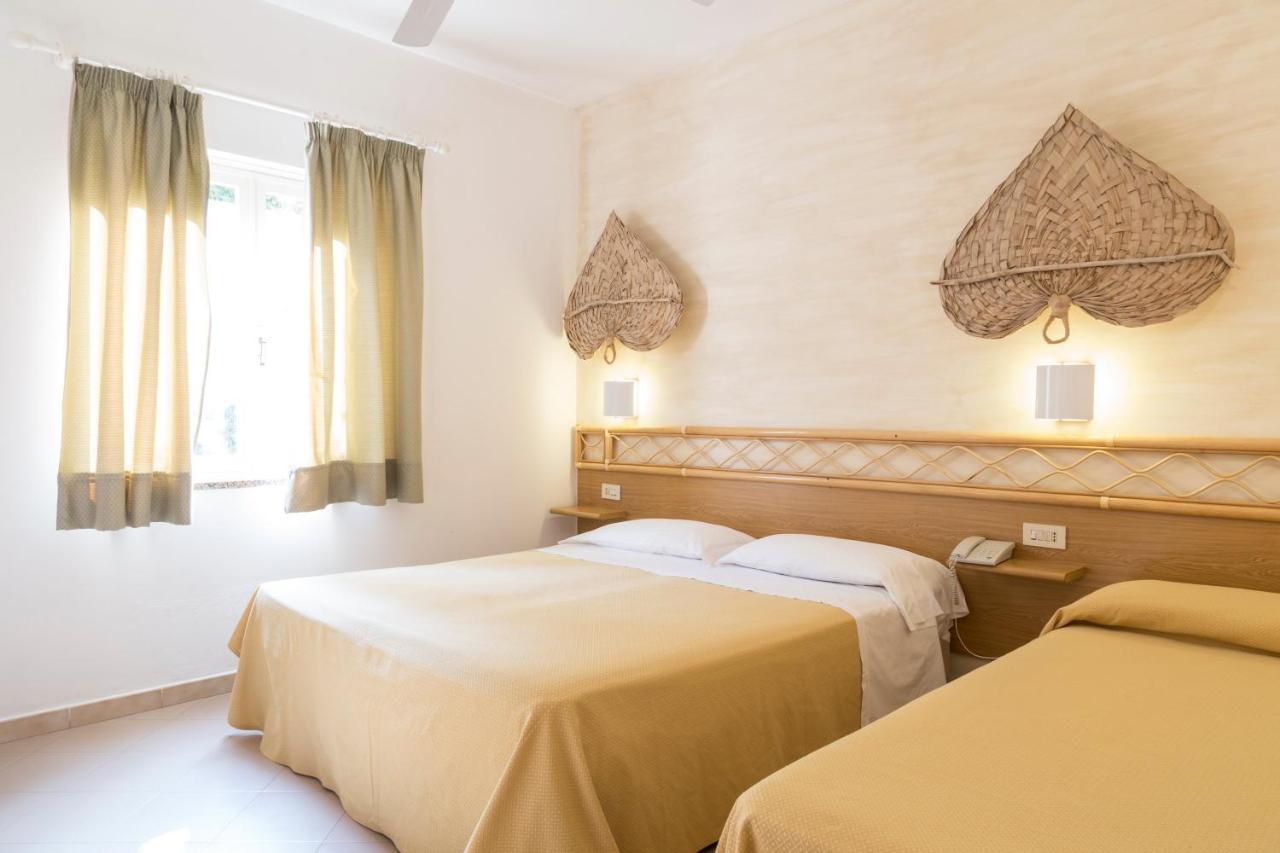 Hotel Villaggio Cala Di Volpe Capo Vaticano Exteriér fotografie